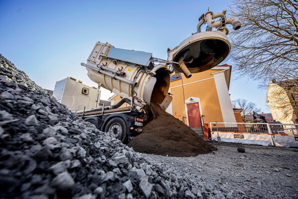 DISAB Centurion™ P20 vacuum truck in action unloading dry material on a construction site.